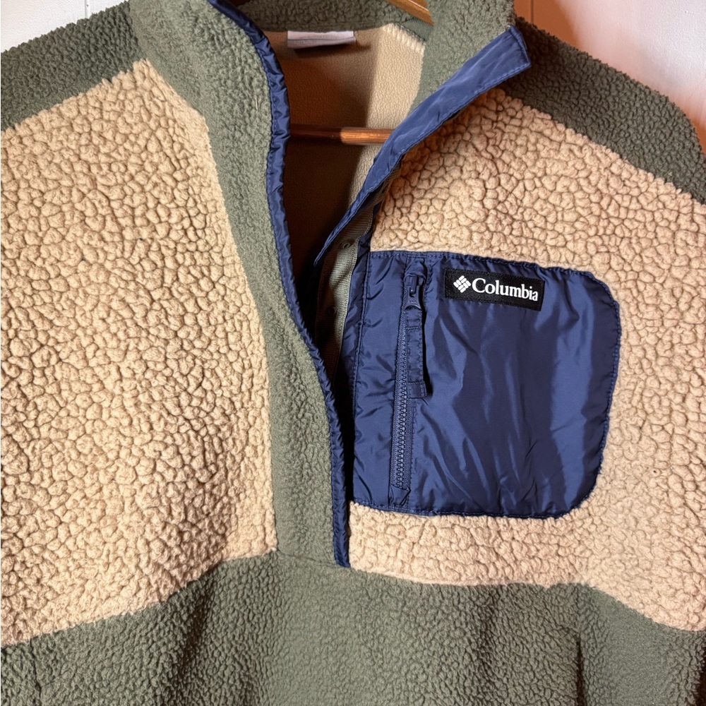 Columbia Olive and Cream Fleece with Blue Accent - Picture 2 of 9